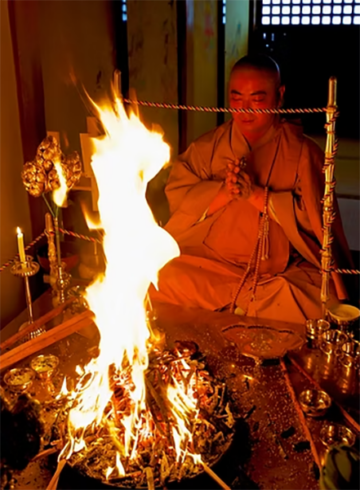 善福寺僧侶の護摩祈祷